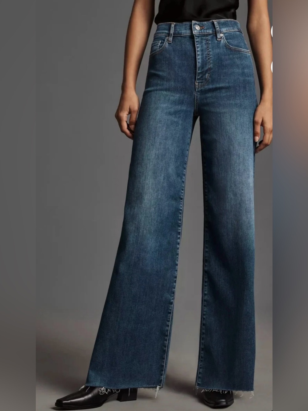 FRAME - LE SLIM
PALAZZO Raw Fray Jeans. Size 31”
